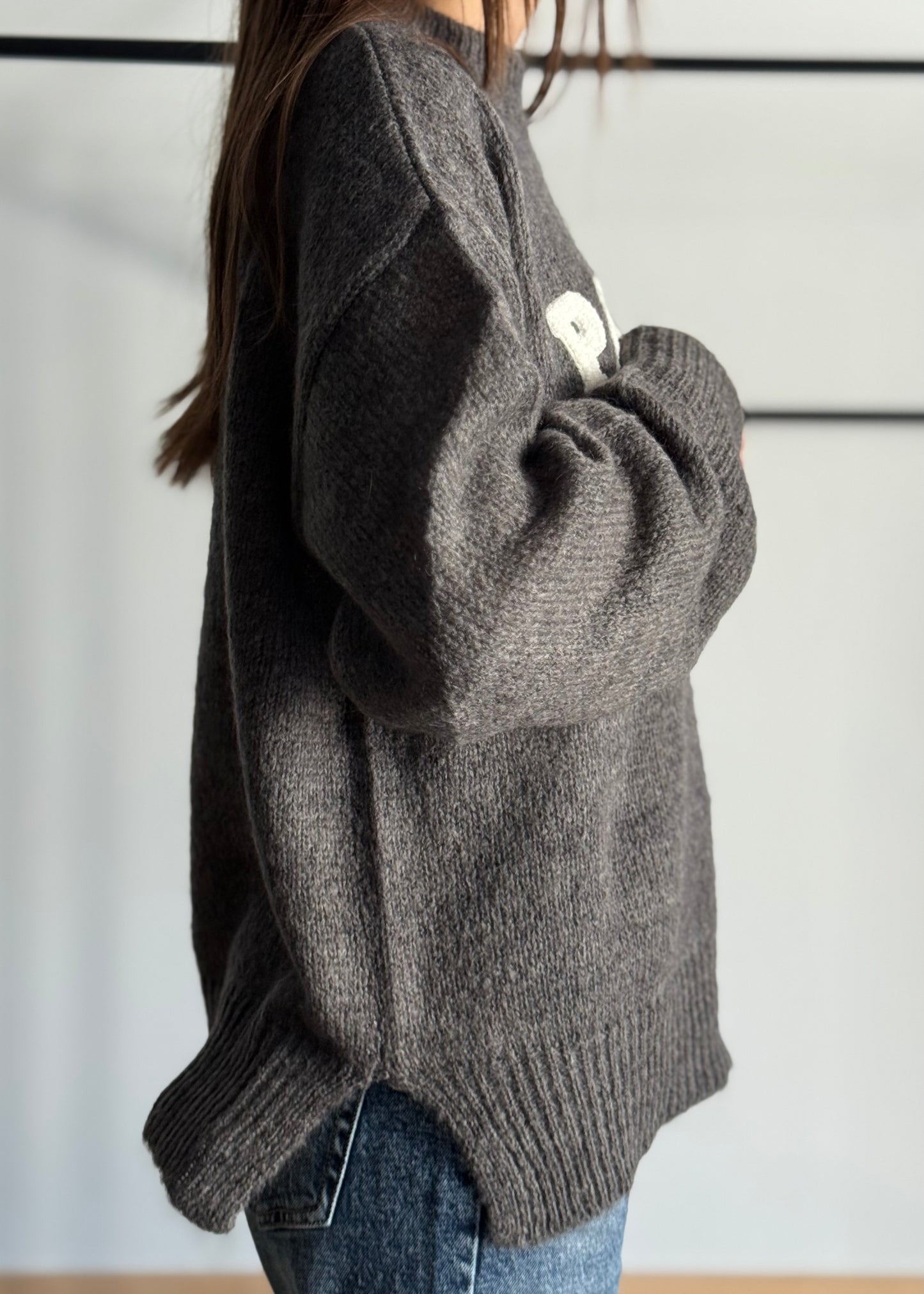 Maglia con ricamo -KONTATTO