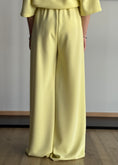 Carica l'immagine nel visualizzatore della galleria, Pantalone ZAHJR con coulisse giallo