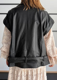 Carica l'immagine nel visualizzatore della galleria, Gilet biker nero effetto pelle intrecciata - ZAHJR
