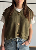 Carica l'immagine nel visualizzatore della galleria, Gilet ZAHJR in maglia con bottoni militare