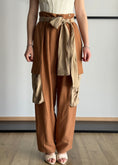 Carica l'immagine nel visualizzatore della galleria, Pantalone PHILIALOFT con cintura e tasche cargo
