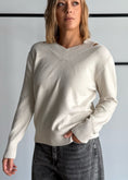 Carica l'immagine nel visualizzatore della galleria, Maglia latte scollo V in lurex - ZAHJR