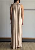 Carica l'immagine nel visualizzatore della galleria, Abito lungo ZAHJR in satin avena