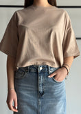 Carica l'immagine nel visualizzatore della galleria, T-shirt THEVICE crop beige