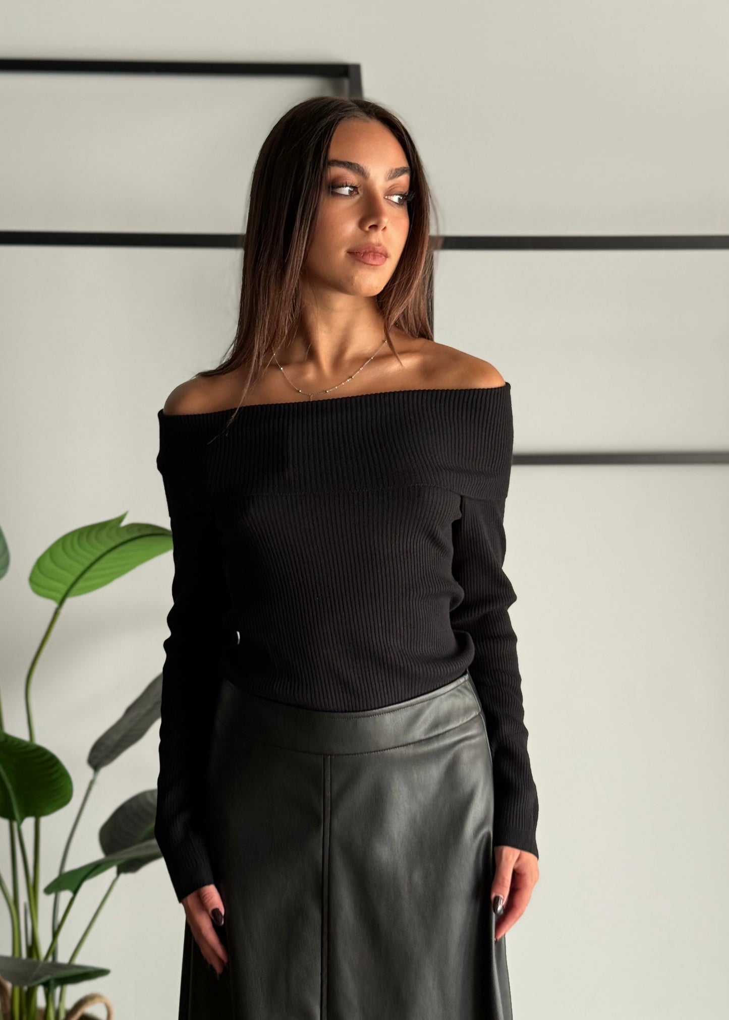 Maglia a coste con scollo Bardot -KONTATTO