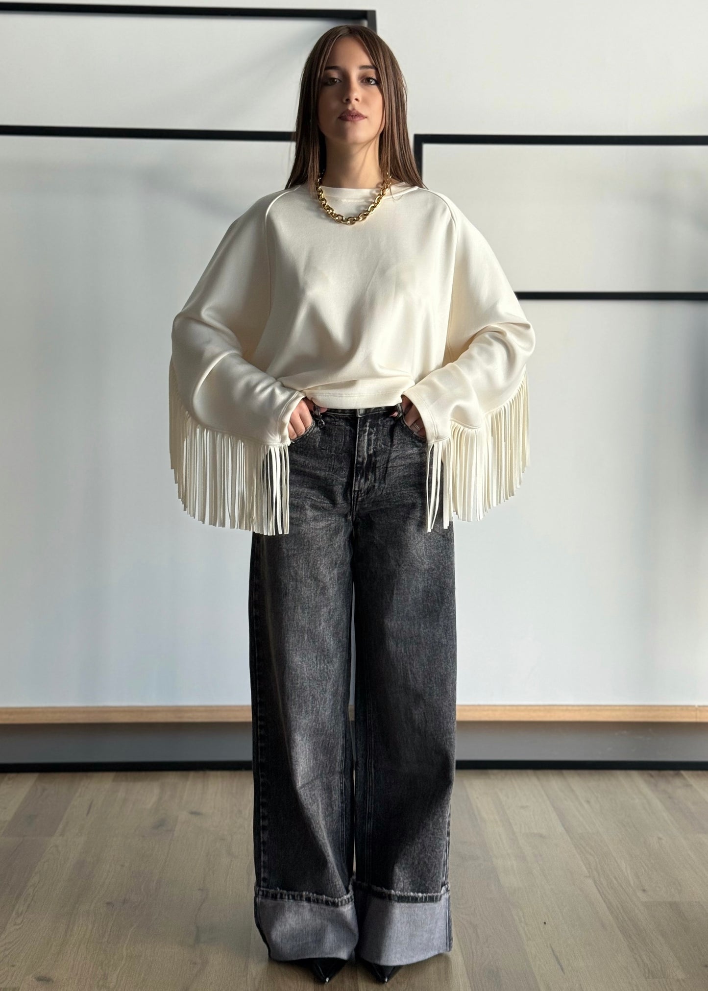 Jeans nero wide leg con risvolto