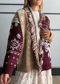 Carica l'immagine nel visualizzatore della galleria, Cardigan jacquard con frange mastice - KONTATTO