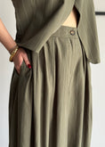 Carica l'immagine nel visualizzatore della galleria, Pantalone balloon KONTATTO gessato verde militare