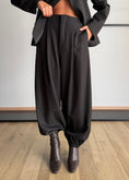 Carica l'immagine nel visualizzatore della galleria, Pantalone nero balloon con fondo elasticizzato - PHILIALOFT