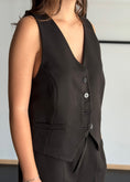 Carica l'immagine nel visualizzatore della galleria, Gilet sartoriale nero con bottoni