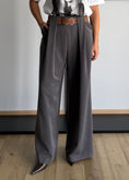 Carica l'immagine nel visualizzatore della galleria, Pantalone palazzo con cintura borchiata - PHILIALOFT