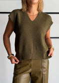 Carica l'immagine nel visualizzatore della galleria, Gilet in maglia con scollo a V olio - ZAHJR