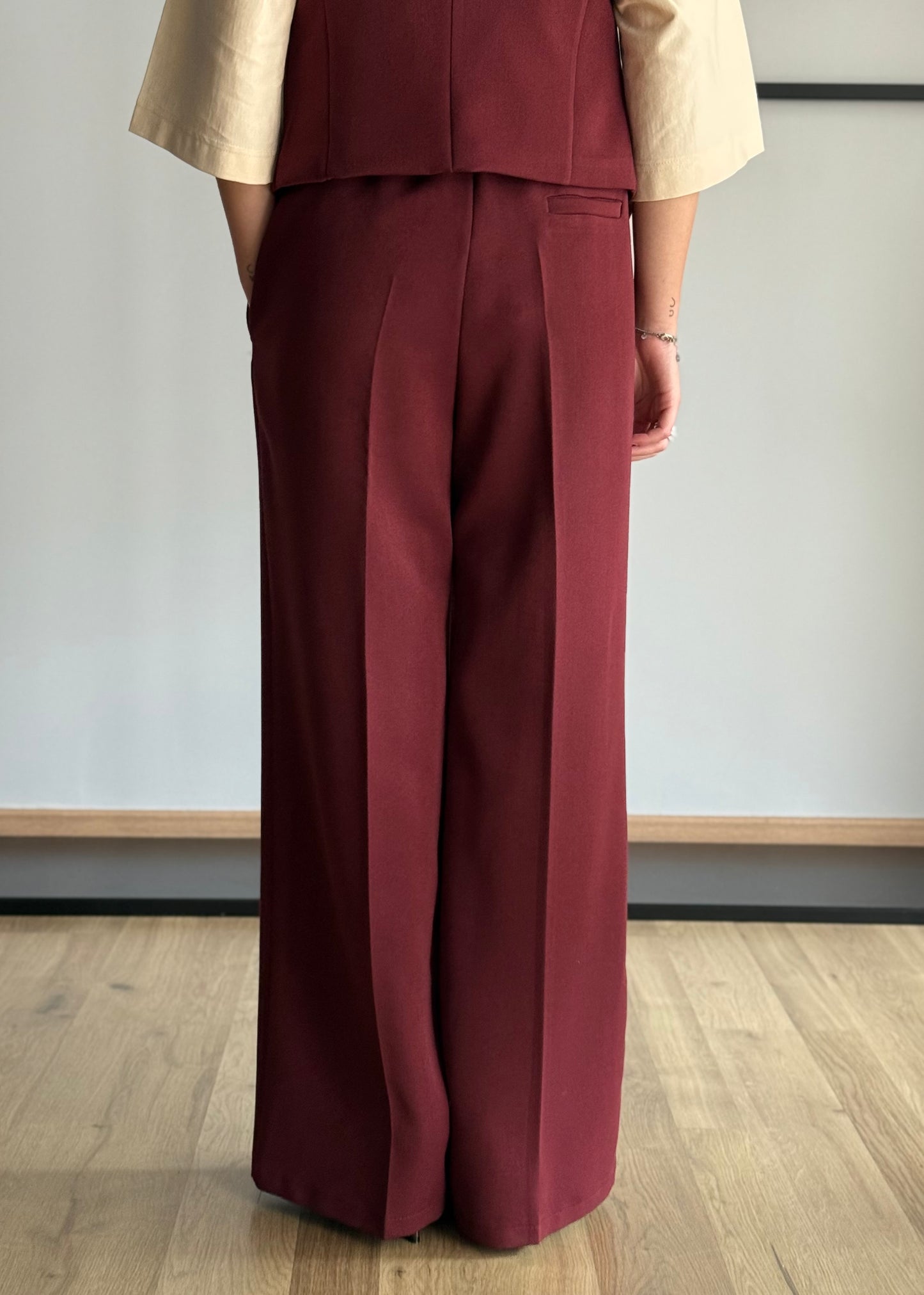 Pantaloni palazzo vino con cintura sottile nera -ZAHJR