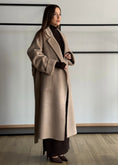 Carica l'immagine nel visualizzatore della galleria, Cappotto E-WOMAN con cintura