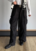 Carica l'immagine nel visualizzatore della galleria, Pantalone cargo wide leg nero con cintura - ZAHJR