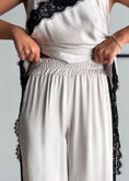 Carica l'immagine nel visualizzatore della galleria, Pantalone a palazzo latte con pizzo a contrasto - ZAHJR