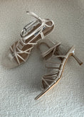 Carica l'immagine nel visualizzatore della galleria, Sandali lace-up THEVICE beige