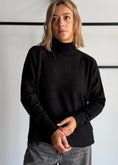 Carica l'immagine nel visualizzatore della galleria, Maglia over nero - ZAHJR