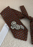 Carica l'immagine nel visualizzatore della galleria, Cravatta ZAHJR con spilla gioiello
