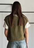 Carica l'immagine nel visualizzatore della galleria, Gilet ZAHJR in maglia con bottoni militare