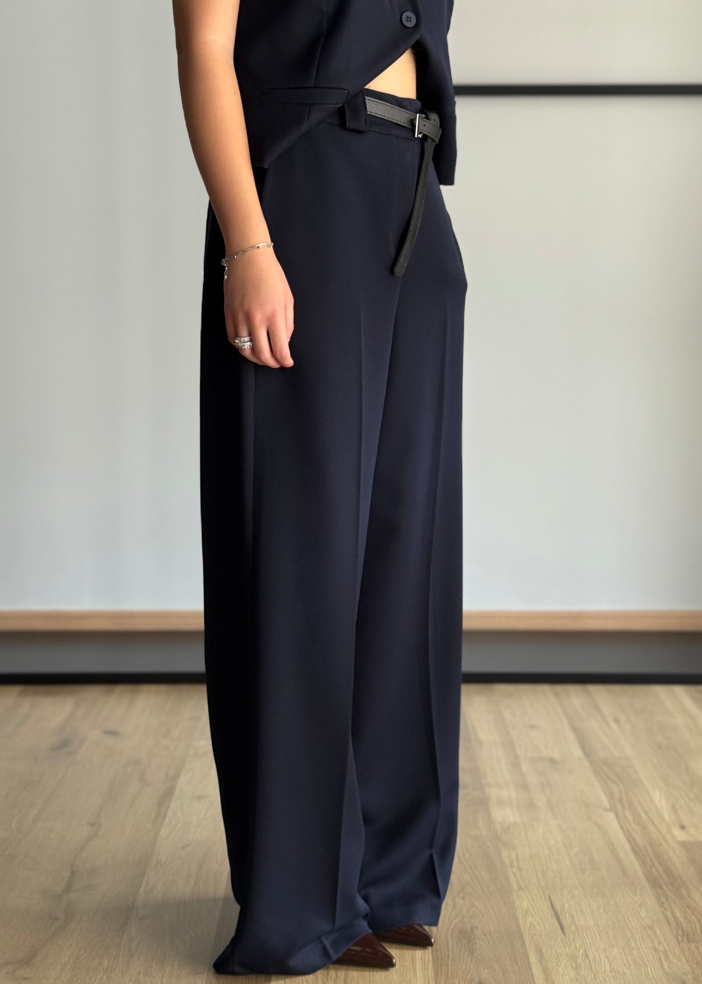 Pantaloni palazzo blu con cintura sottile nera -ZAHJR