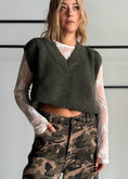 Carica l'immagine nel visualizzatore della galleria, Gilet in maglia militare con scollo V - ZAHJR