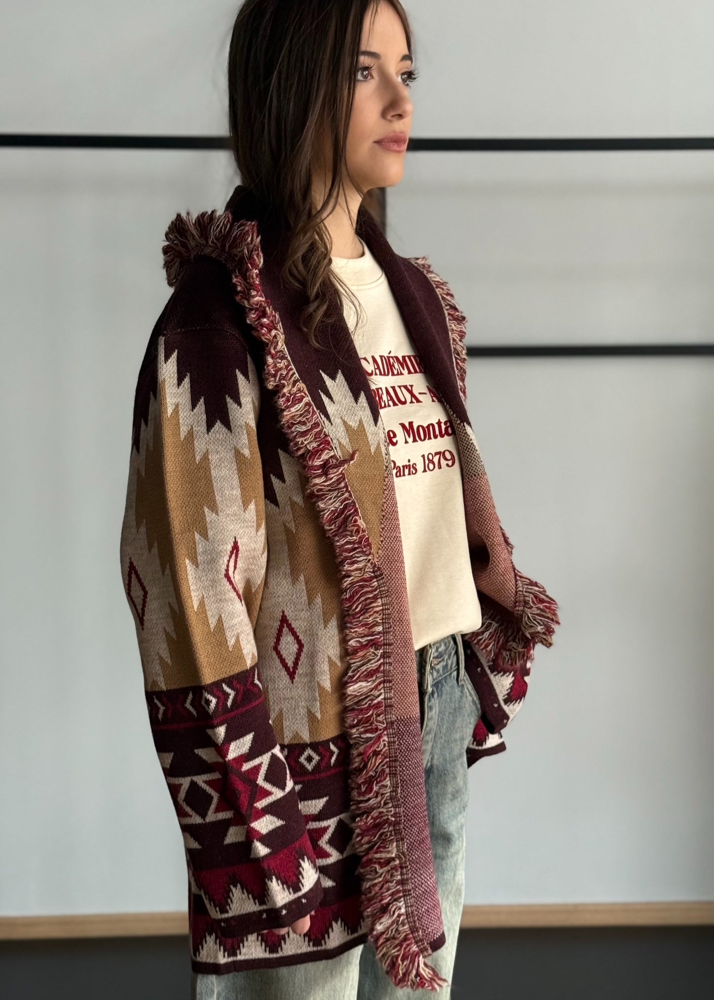 Cardigan jacquard etnico con frange e cintura