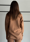Carica l'immagine nel visualizzatore della galleria, Maglia over scollo a V -KONTATTO