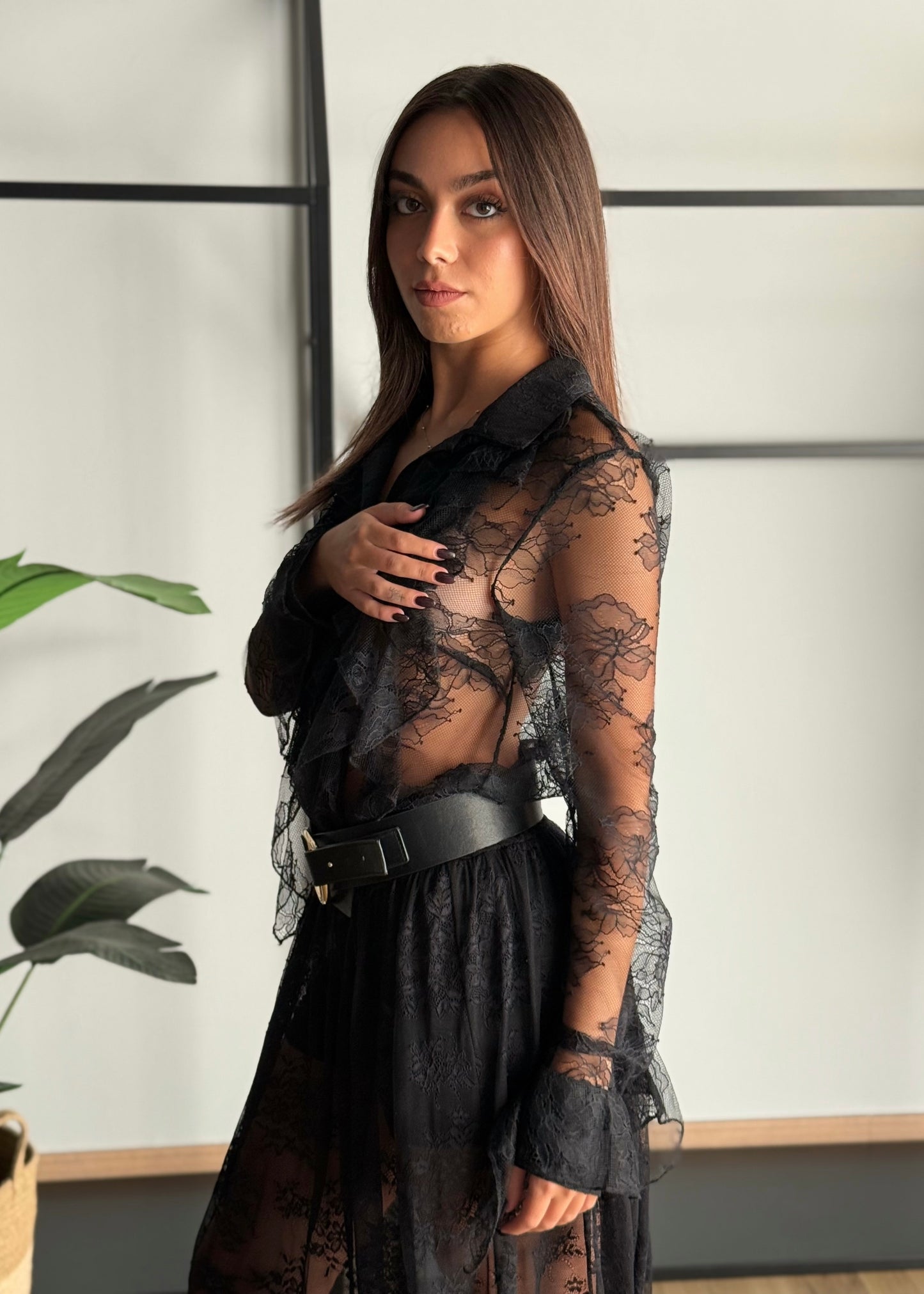 Camicia in pizzo con volant -KONTATTO
