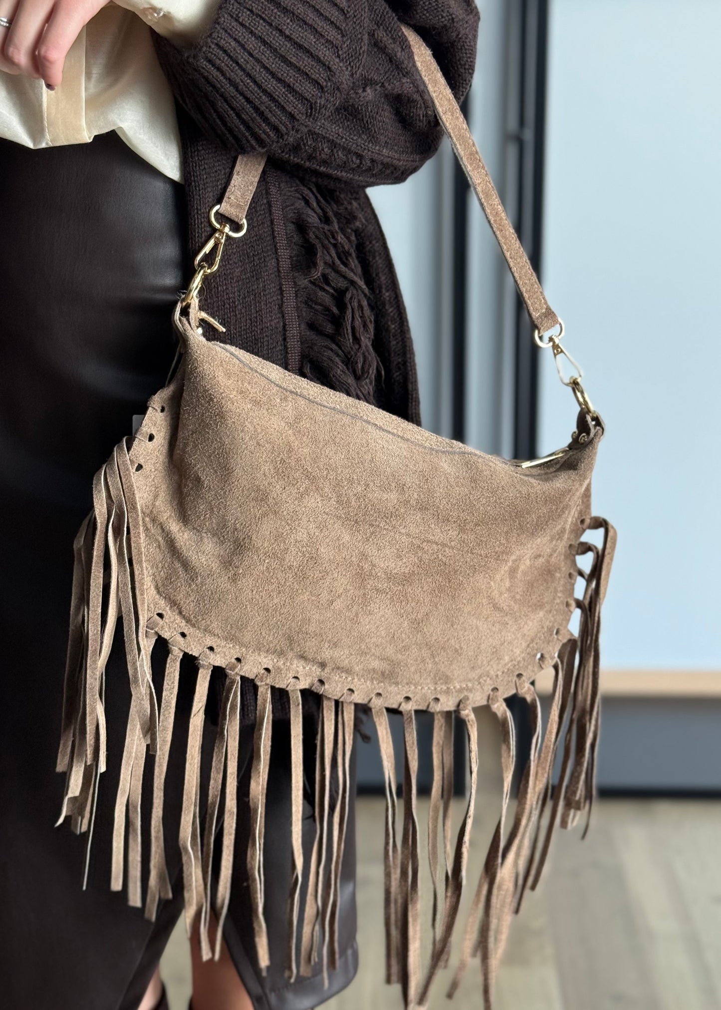 Borsa a Spalla in Camoscio con Frange Lunghe