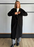Carica l'immagine nel visualizzatore della galleria, Cappotto lungo monopetto con maxi tasche - ZAHJR