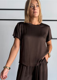 Carica l'immagine nel visualizzatore della galleria, T-shirt moro in satin - ZAHJR