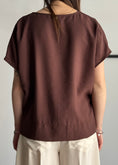Carica l'immagine nel visualizzatore della galleria, Blusa PHILIALOFT con scollo a V