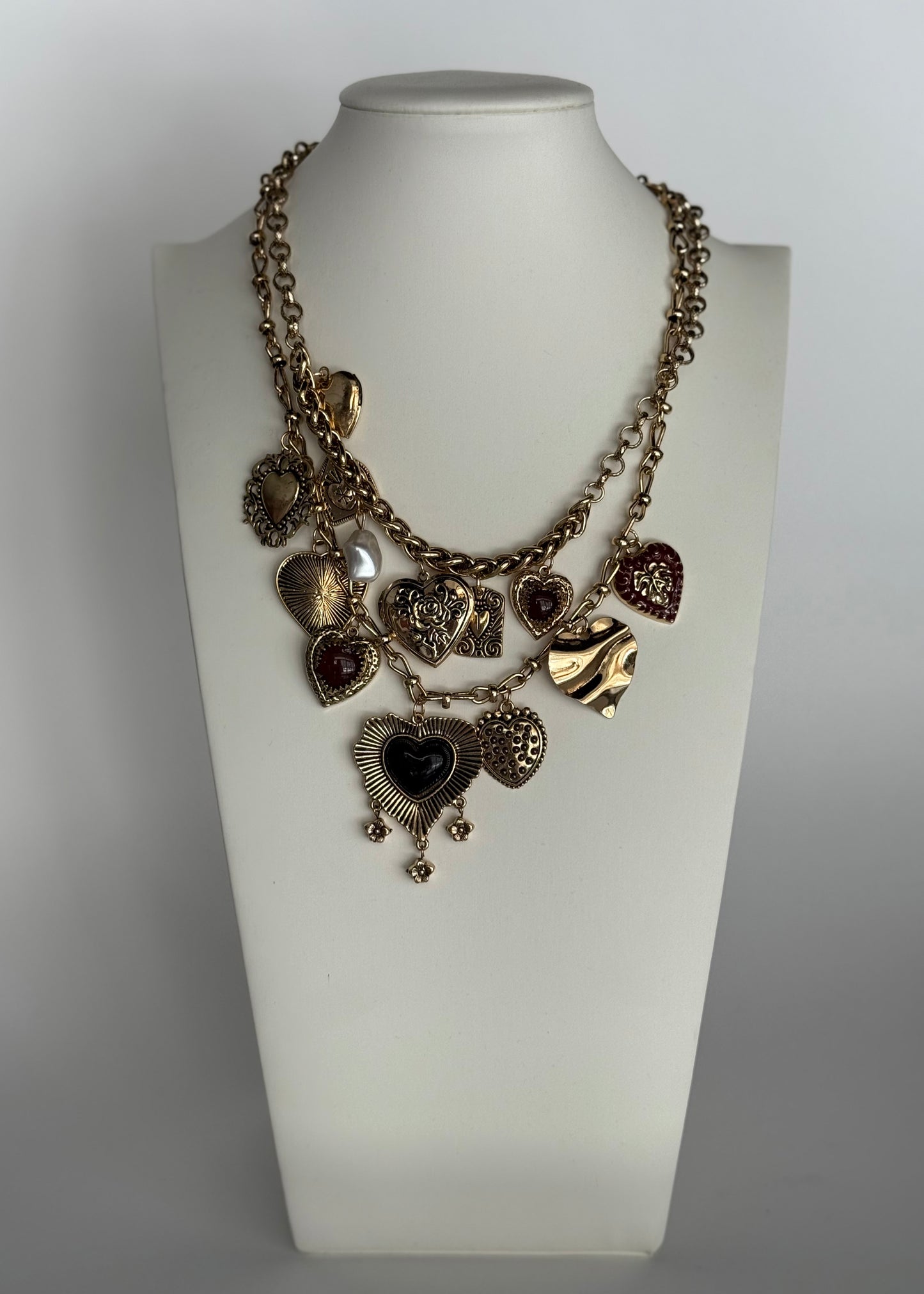 Collana statement con ciondoli cuore