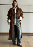 Carica l'immagine nel visualizzatore della galleria, Trench THEVICE in suede moro