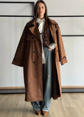 Carica l'immagine nel visualizzatore della galleria, Trench THEVICE in suede moro