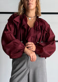Carica l'immagine nel visualizzatore della galleria, Blusa con volant vino - PHILIALOFT
