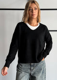 Carica l'immagine nel visualizzatore della galleria, Maglia over scollo V nero - ZAHJR
