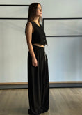 Carica l'immagine nel visualizzatore della galleria, Coordinato gilet e pantalone palazzo in tessuto fluido -PHILIALOFT