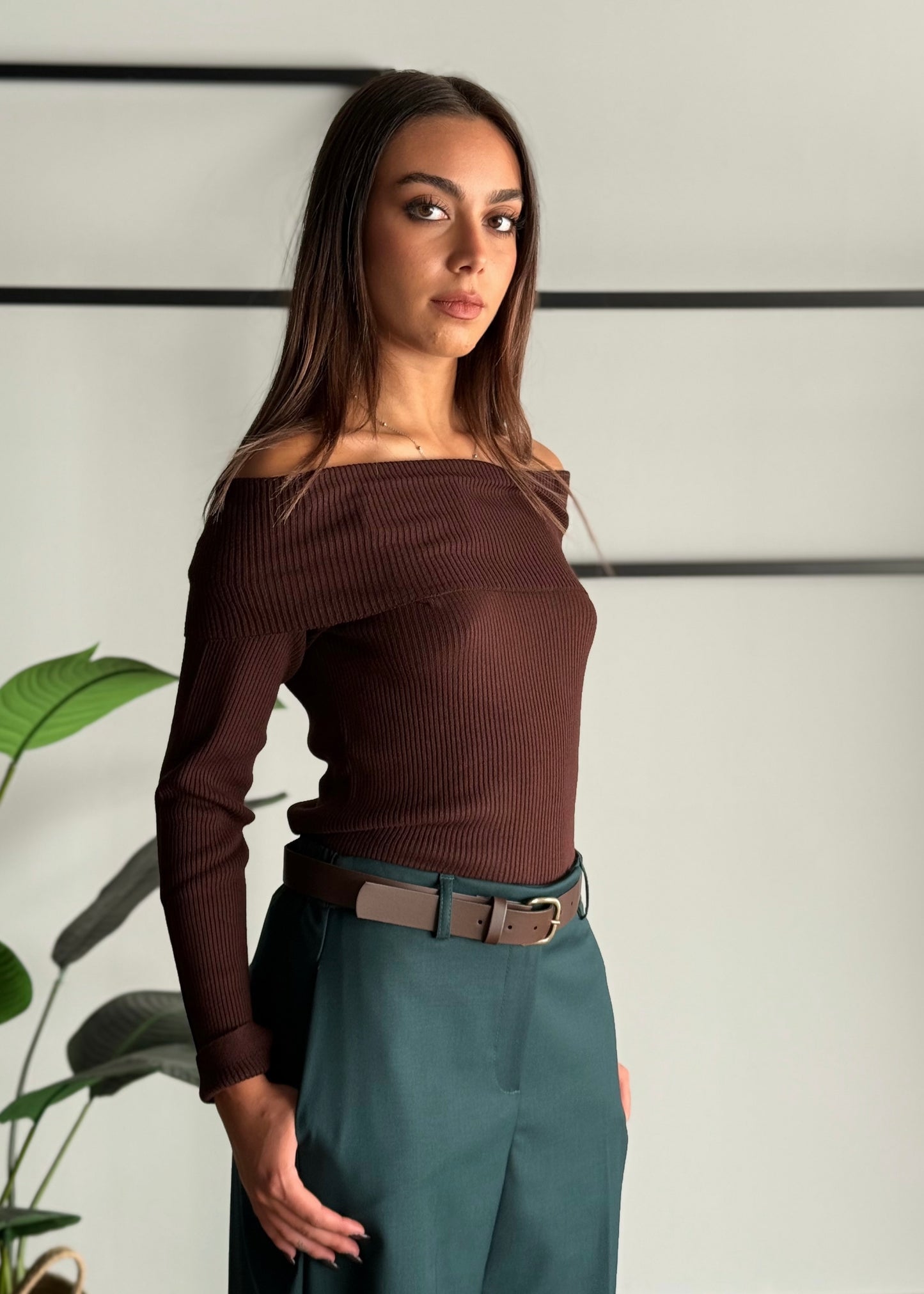 Maglia a coste con scollo Bardot -KONTATTO