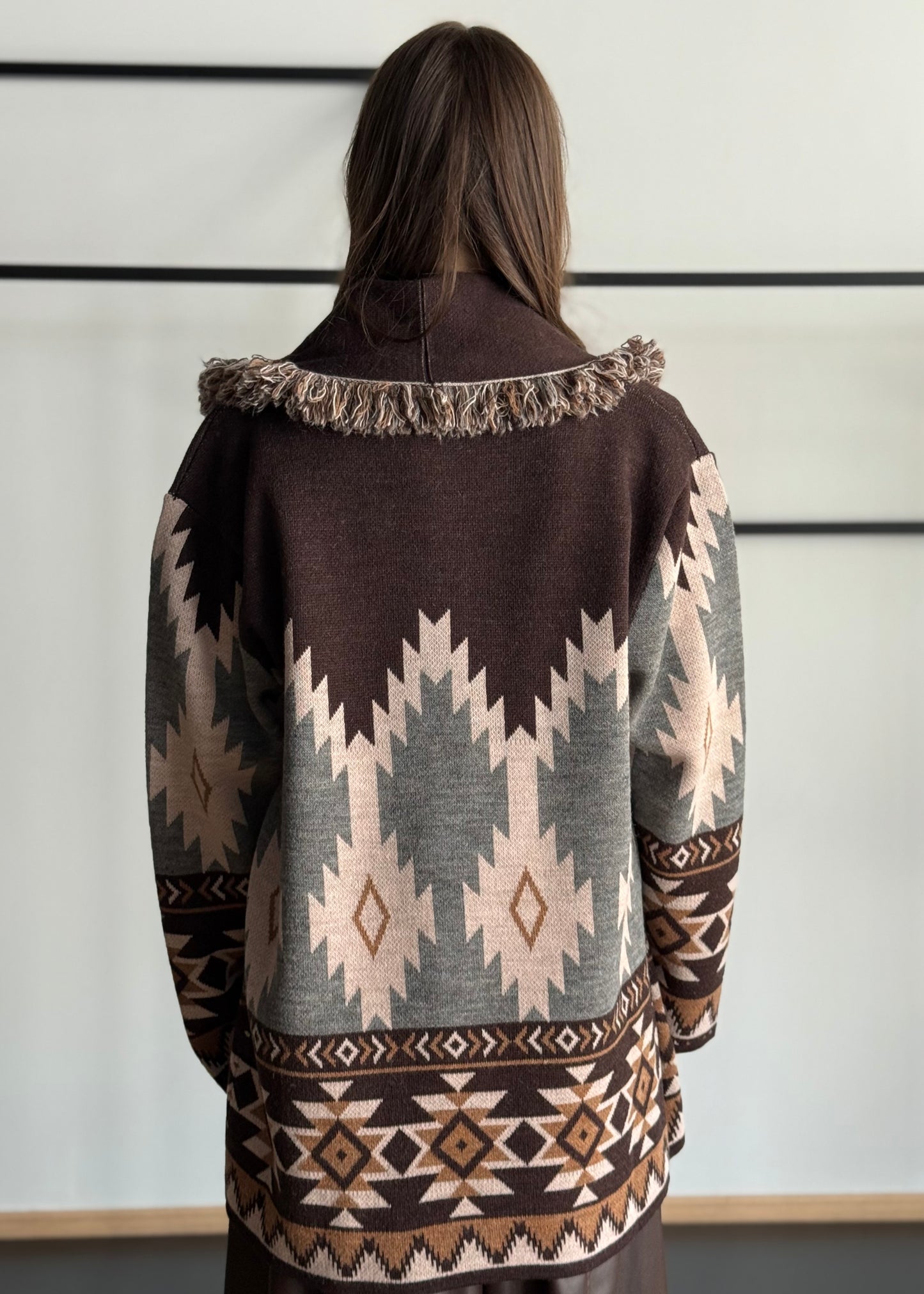 Cardigan jacquard etnico con frange e cintura -KONTATTO