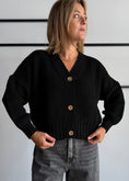 Carica l'immagine nel visualizzatore della galleria, Cardigan chunky nero con bottoni - ZAHJR