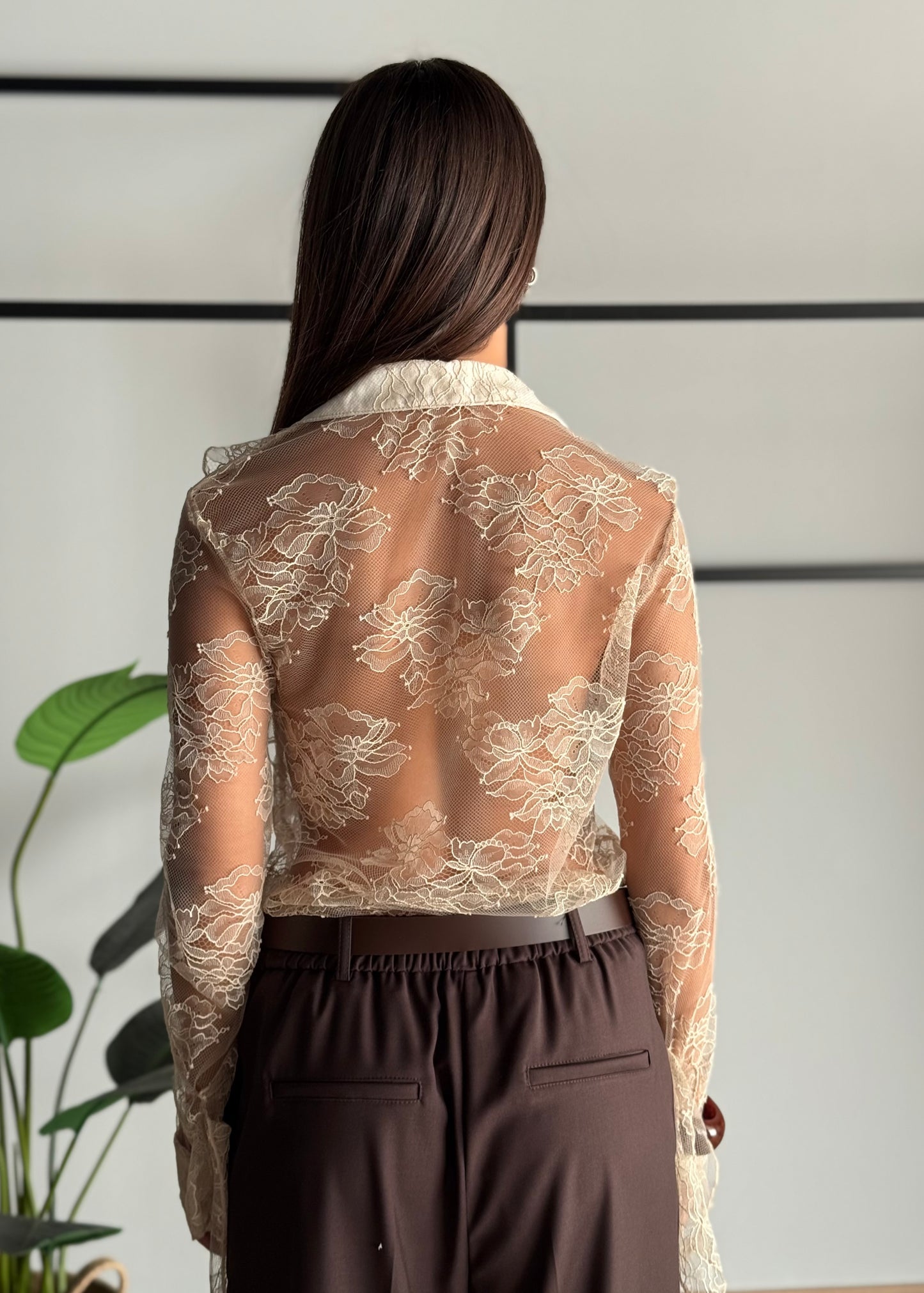 Camicia in pizzo con volant -KONTATTO