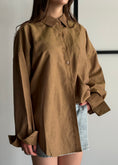 Carica l'immagine nel visualizzatore della galleria, Camicia over camel basic