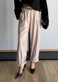 Carica l'immagine nel visualizzatore della galleria, Pantalone carrot con cintura - PHILIALOFT