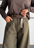 Carica l'immagine nel visualizzatore della galleria, Jeans militare barrel con cintura - ZAHJR