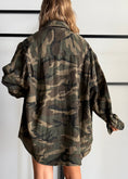 Carica l'immagine nel visualizzatore della galleria, Giacca oversize camouflage