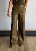 Carica l'immagine nel visualizzatore della galleria, Pantalone wide leg effetto pelle olio - ZAHJR