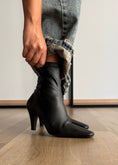Carica l'immagine nel visualizzatore della galleria, Stivaletto stretch nero con tacco 8 OVYÈ