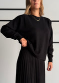 Carica l'immagine nel visualizzatore della galleria, Maglia over girocollo nera - KONTATTO